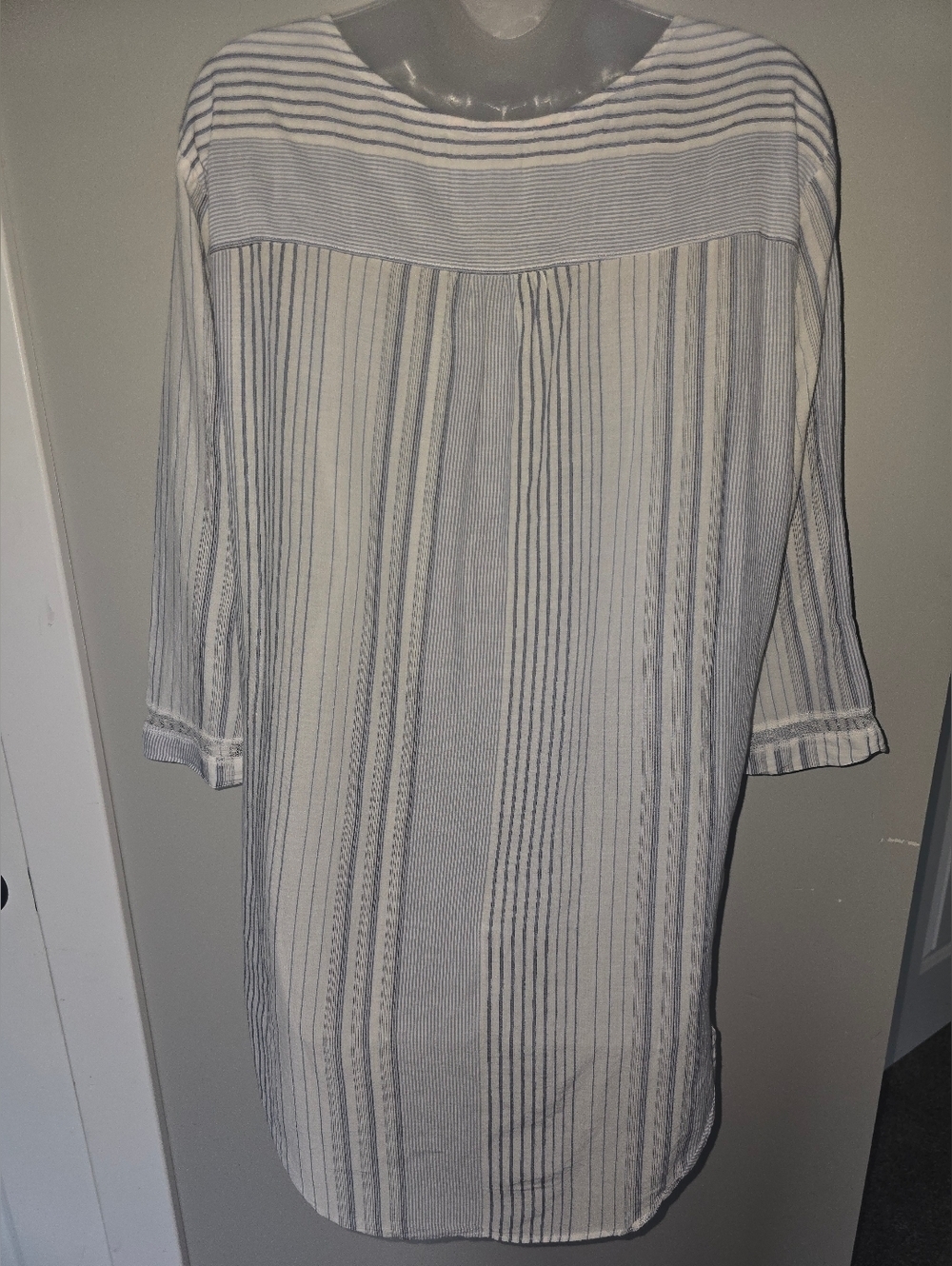 Victoria's Secret Striped Blouse - Blue & White Vertical Stripe V-Neck Top Large - Picture 7 of 11